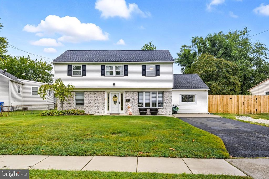 5 MARLBOROUGH AVE, Marlton, NJ 08053