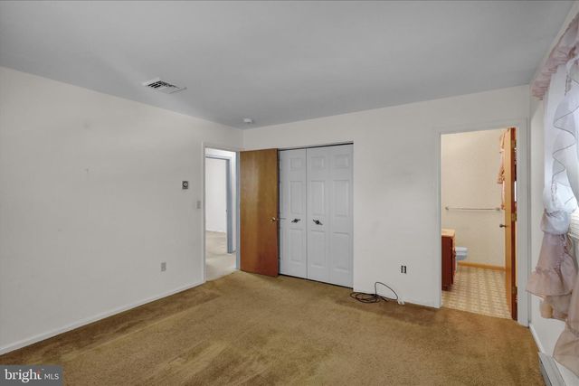 17 BIRDSFOOT DR, Robesonia, PA 19551