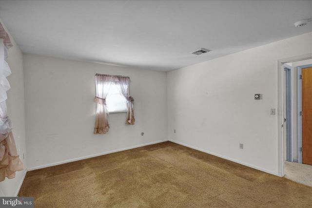 17 BIRDSFOOT DR, Robesonia, PA 19551