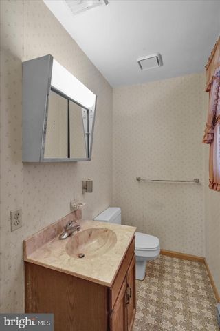 17 BIRDSFOOT DR, Robesonia, PA 19551