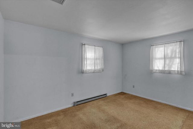 17 BIRDSFOOT DR, Robesonia, PA 19551