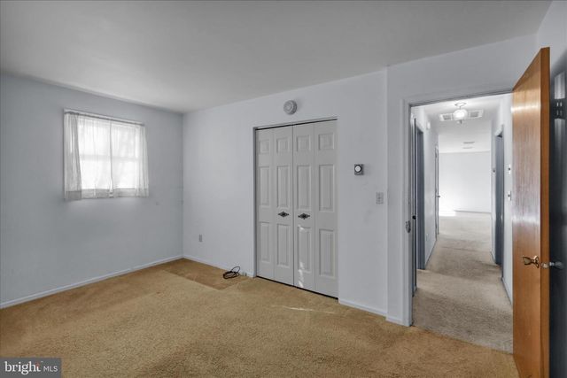 17 BIRDSFOOT DR, Robesonia, PA 19551