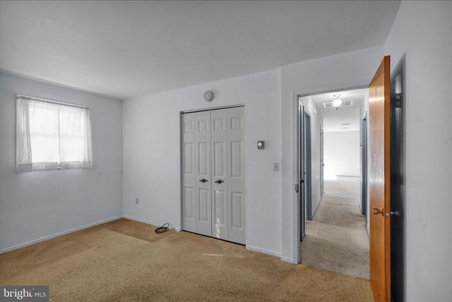 17 BIRDSFOOT DR, Robesonia, PA 19551