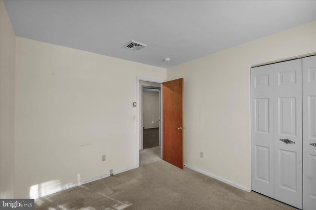 17 BIRDSFOOT DR, Robesonia, PA 19551