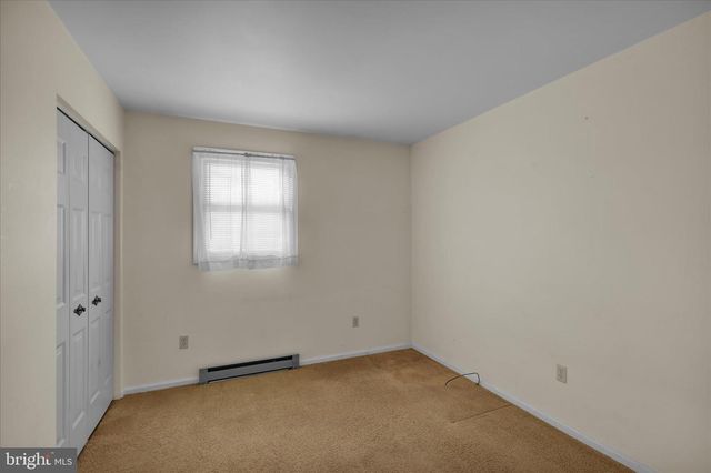 17 BIRDSFOOT DR, Robesonia, PA 19551