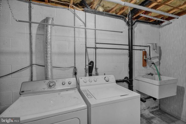 17 BIRDSFOOT DR, Robesonia, PA 19551