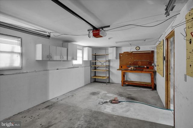 17 BIRDSFOOT DR, Robesonia, PA 19551