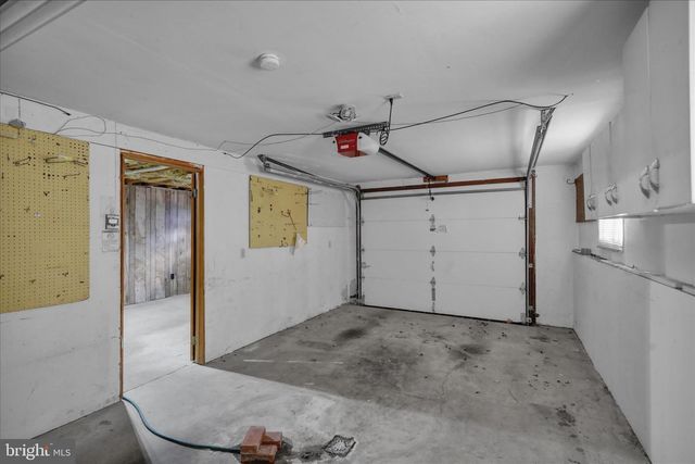 17 BIRDSFOOT DR, Robesonia, PA 19551