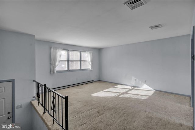 17 BIRDSFOOT DR, Robesonia, PA 19551