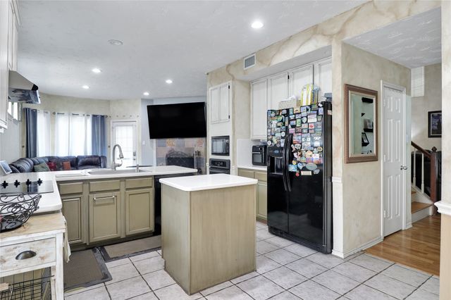 1637 Arbor Ridge Drive, Fort Worth, TX 76112