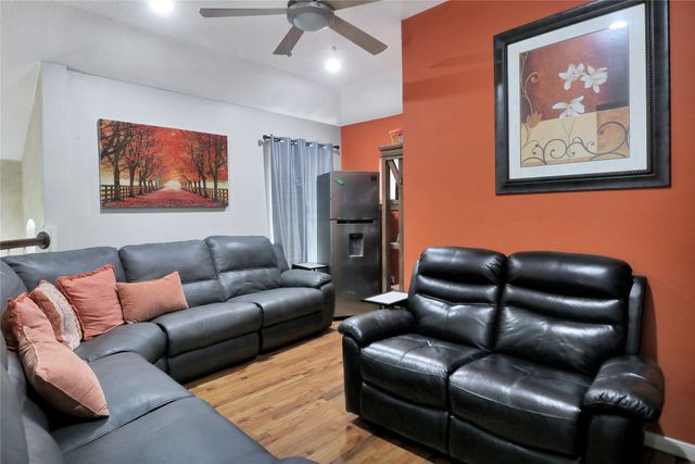 1637 Arbor Ridge Drive, Fort Worth, TX 76112