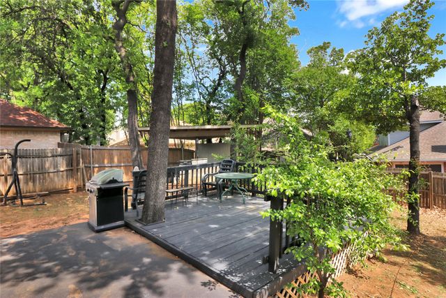 1637 Arbor Ridge Drive, Fort Worth, TX 76112