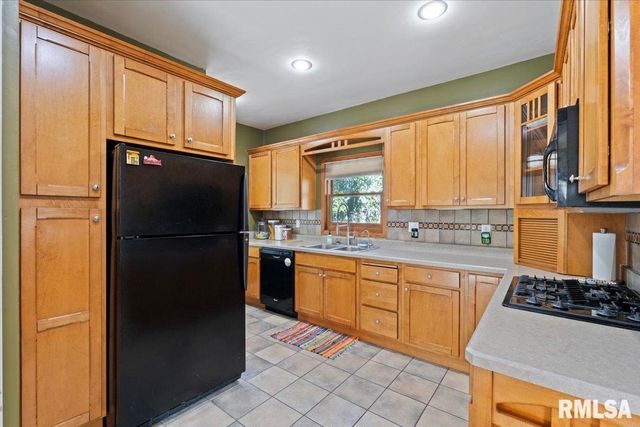 101 S Stewart Street, Geneseo, IL 61254