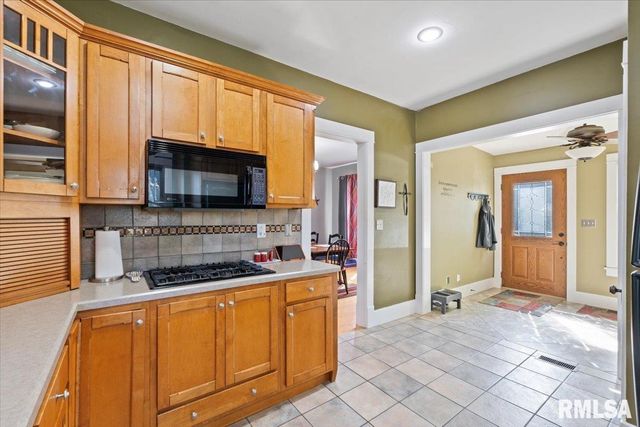 101 S Stewart Street, Geneseo, IL 61254