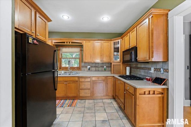 101 S Stewart Street, Geneseo, IL 61254