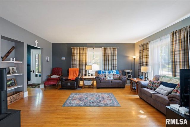 101 S Stewart Street, Geneseo, IL 61254