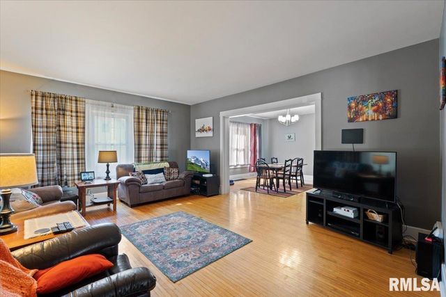 101 S Stewart Street, Geneseo, IL 61254