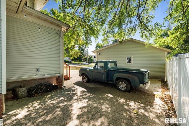 101 S Stewart Street, Geneseo, IL 61254