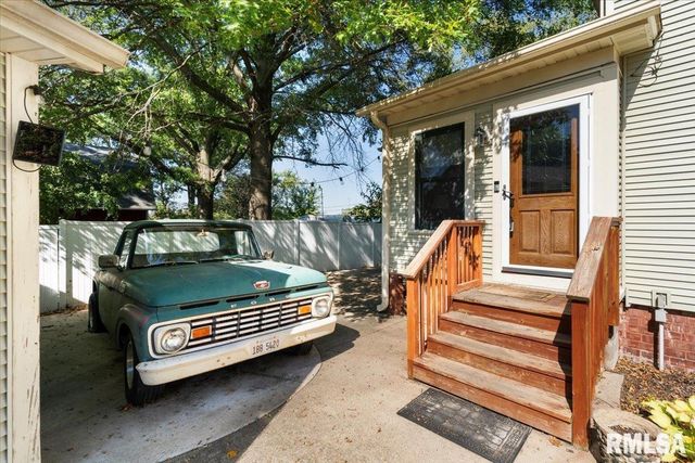 101 S Stewart Street, Geneseo, IL 61254