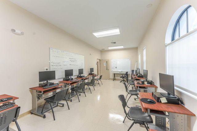 912 SE 4th Street, Boynton Beach, FL 33435