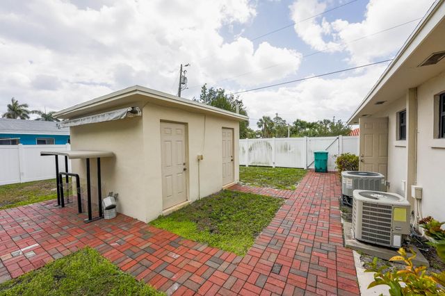 912 SE 4th Street, Boynton Beach, FL 33435