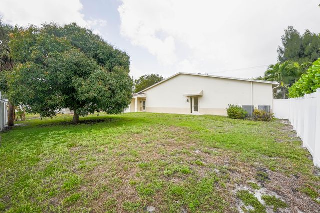 912 SE 4th Street, Boynton Beach, FL 33435