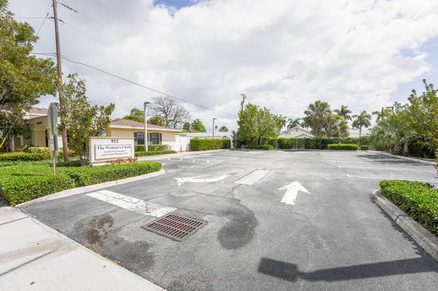 912 SE 4th Street, Boynton Beach, FL 33435