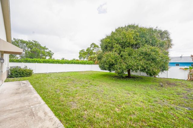 912 SE 4th Street, Boynton Beach, FL 33435