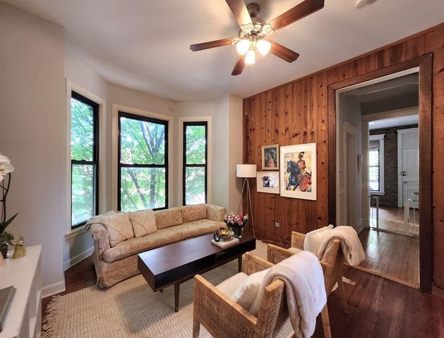 3765 N Kenmore Avenue 2E, Chicago, IL 60613