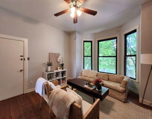 3765 N Kenmore Avenue 2E, Chicago, IL 60613