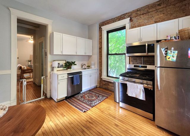 3765 N Kenmore Avenue 2E, Chicago, IL 60613