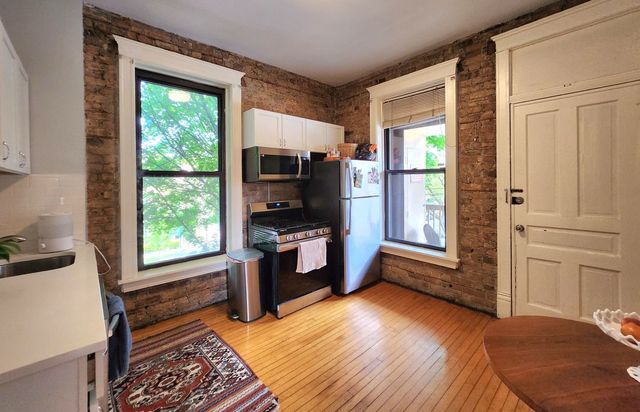 3765 N Kenmore Avenue 2E, Chicago, IL 60613