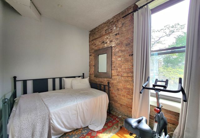 3765 N Kenmore Avenue 2E, Chicago, IL 60613