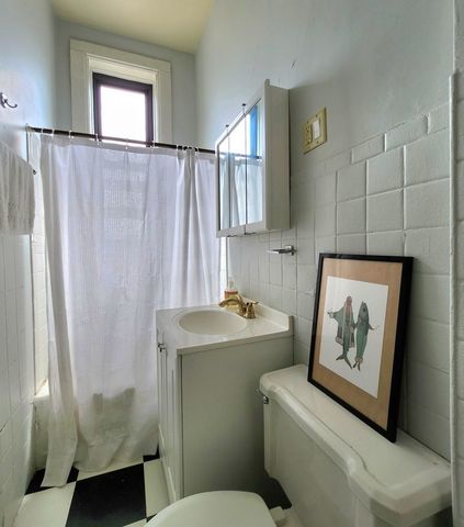 3765 N Kenmore Avenue 2E, Chicago, IL 60613