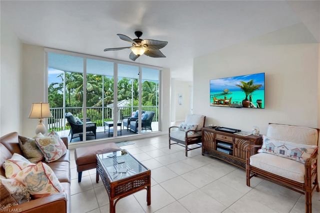 300 Dunes BLVD 203, Naples, FL 34110