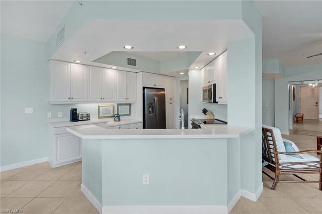 300 Dunes BLVD 203, Naples, FL 34110