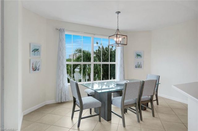 300 Dunes BLVD 203, Naples, FL 34110