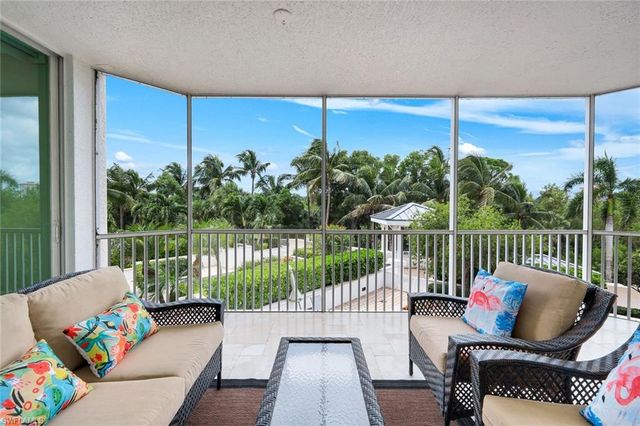 300 Dunes BLVD 203, Naples, FL 34110
