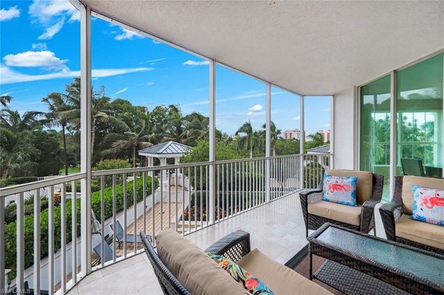 300 Dunes BLVD 203, Naples, FL 34110