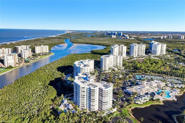 300 Dunes BLVD 203, Naples, FL 34110