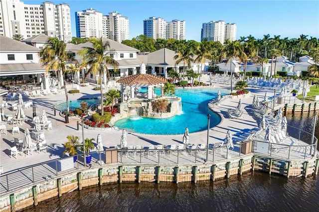 300 Dunes BLVD 203, Naples, FL 34110