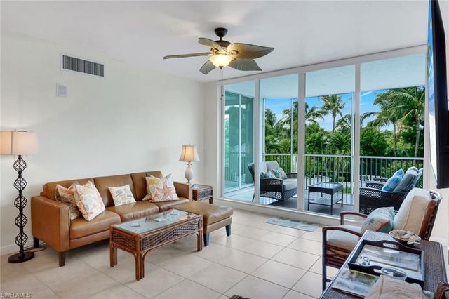 300 Dunes BLVD 203, Naples, FL 34110
