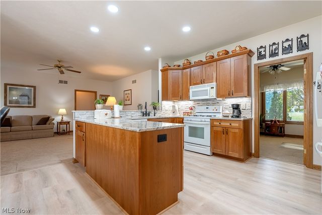 2568 Shadow Lane, Clinton, OH 44216