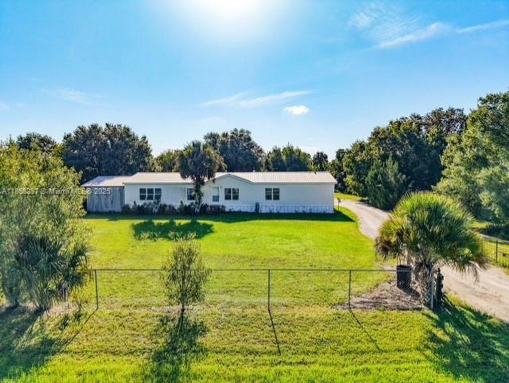 1320 Seminole Ave, Other City - In The State Of Florida, FL 33935