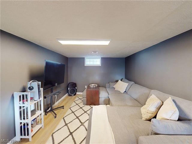 5406 Karen Isle Drive, Willoughby, OH 44094