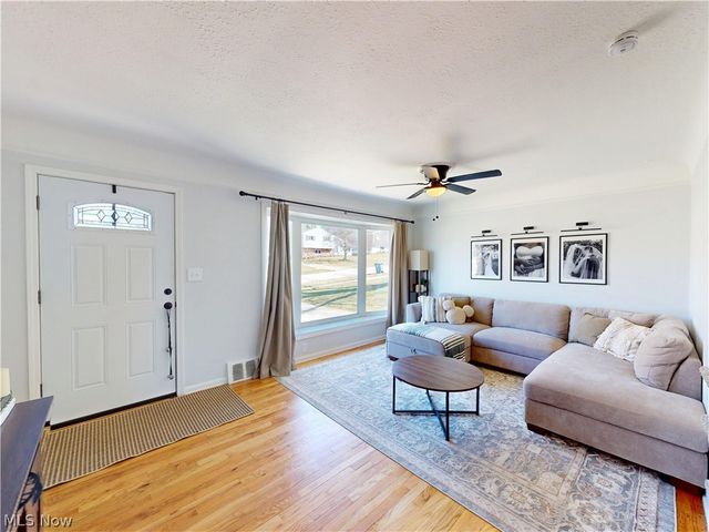 5406 Karen Isle Drive, Willoughby, OH 44094