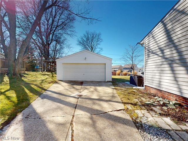 5406 Karen Isle Drive, Willoughby, OH 44094