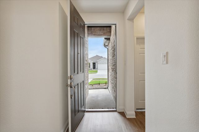 2521 Wayne Avenue, Aubrey, TX 76227