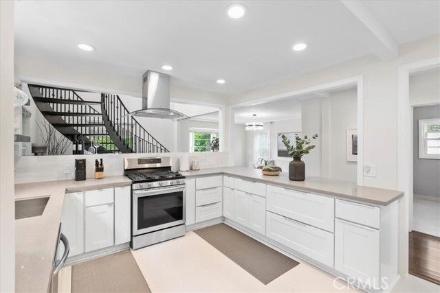 2116 S Cloverdale, Los Angeles, CA 90016