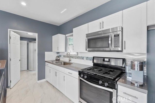 2116 S Cloverdale, Los Angeles, CA 90016